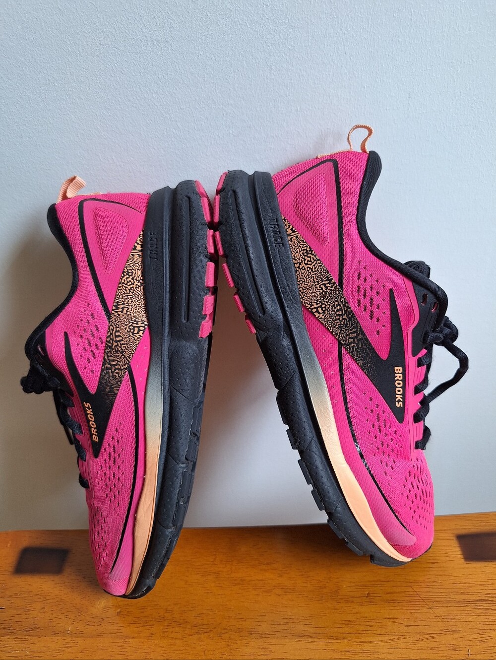 Brooks Trace 3 Women's Pink Glow/Black/Orange Size 7B - Picture 12 of 13